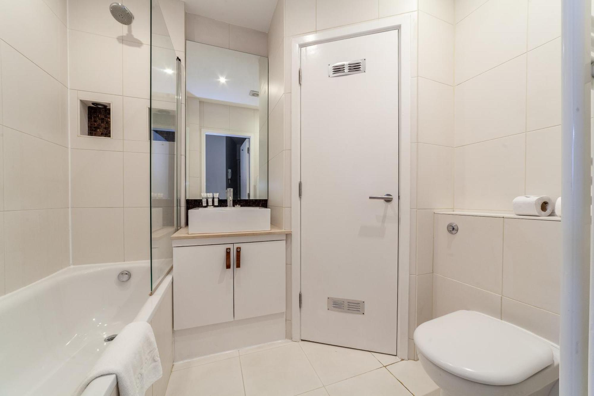 Elegance & Chic Design - 2-Bedroom Haven London Luaran gambar