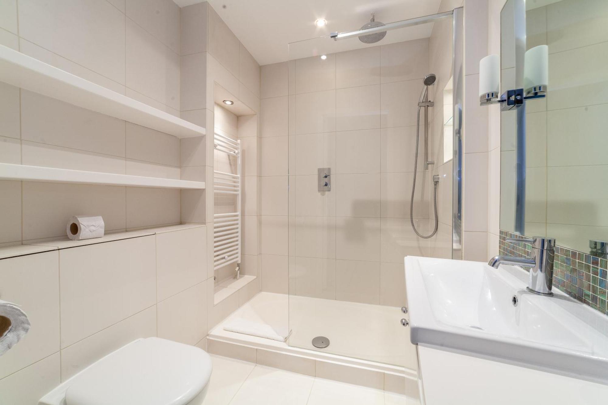 Elegance & Chic Design - 2-Bedroom Haven London Luaran gambar
