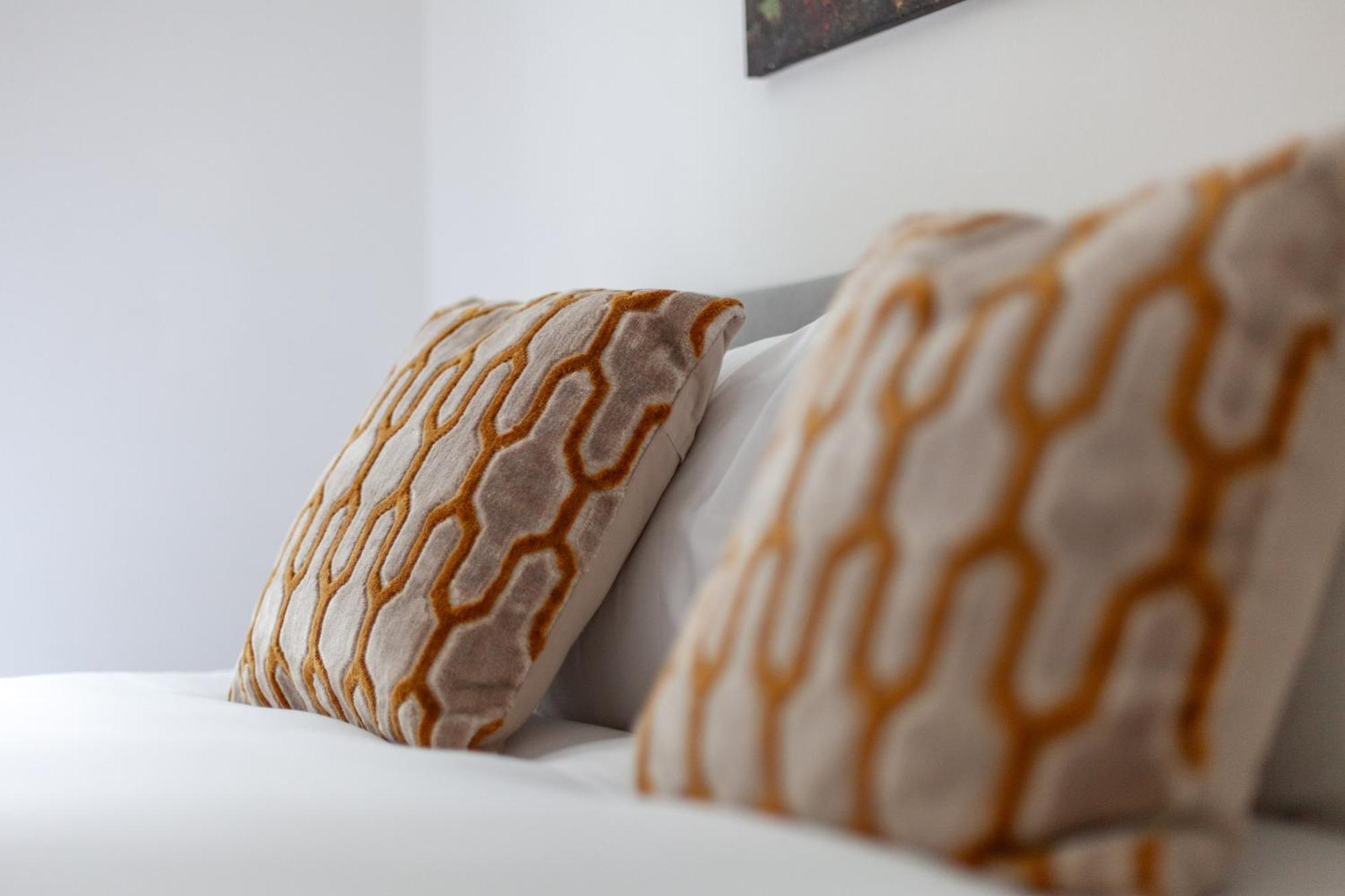 Elegance & Chic Design - 2-Bedroom Haven London Luaran gambar